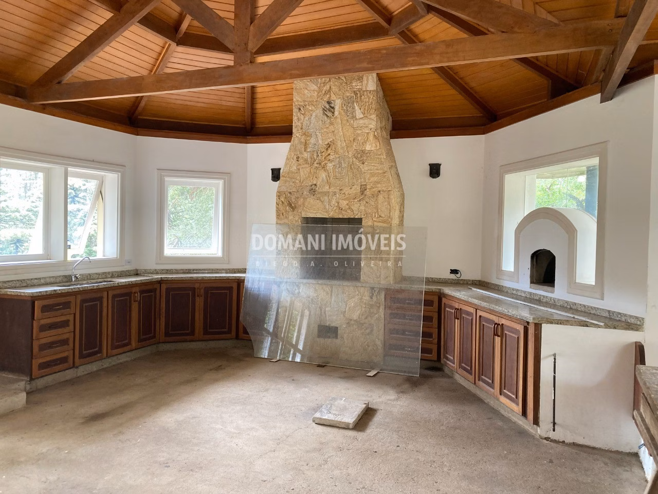 Casa de 3,190 m² em Campos do Jordão, SP