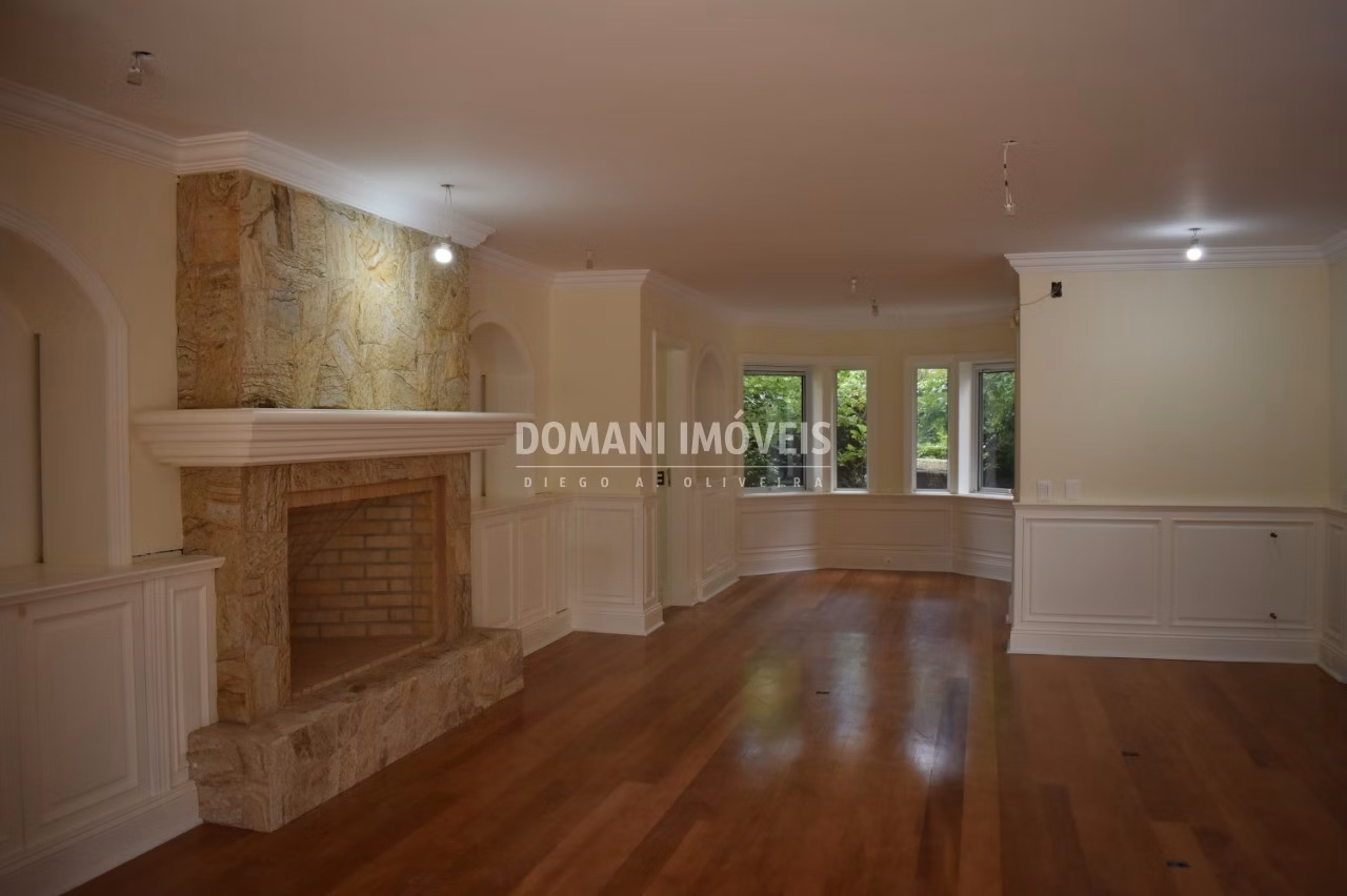 Casa de 3,190 m² em Campos do Jordão, SP
