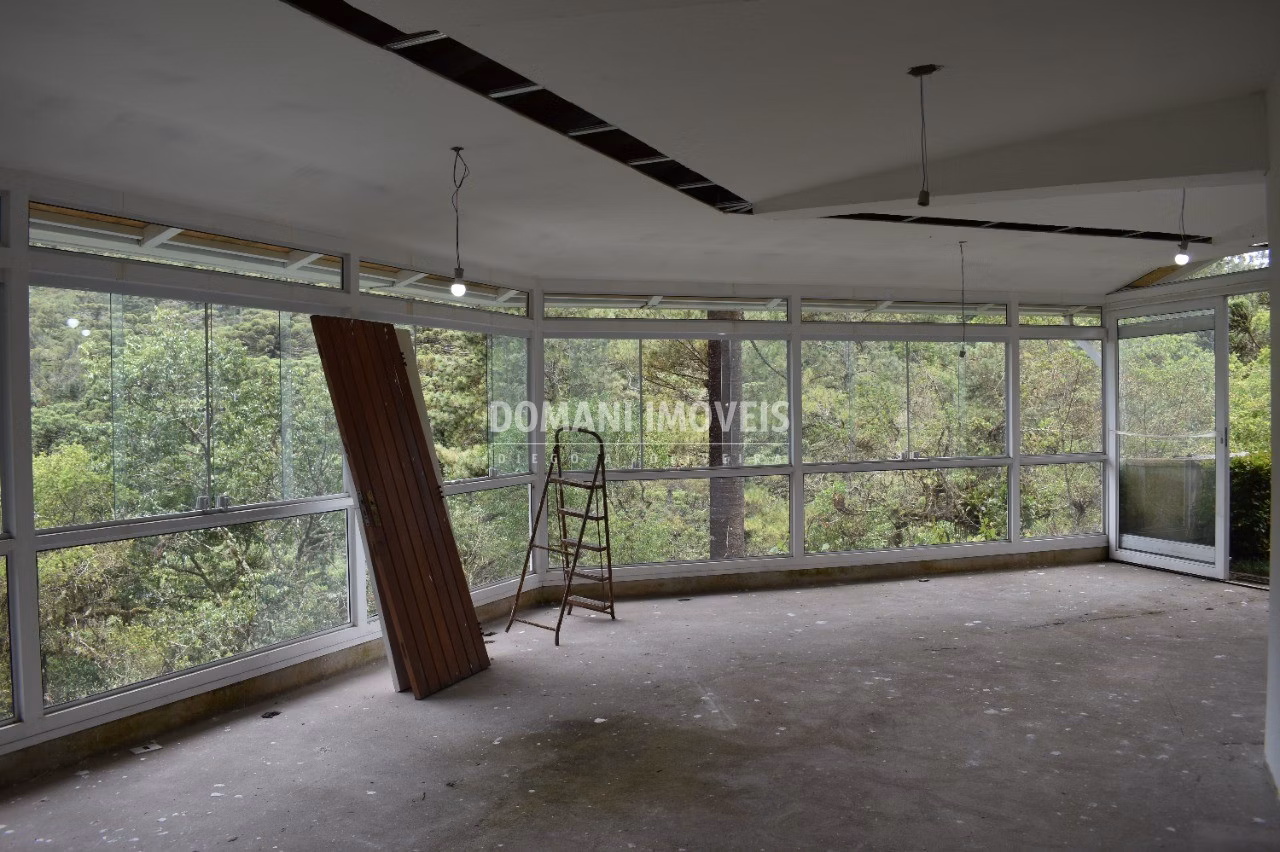 Casa de 3,190 m² em Campos do Jordão, SP