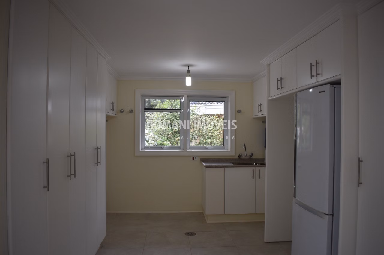 Casa de 3,190 m² em Campos do Jordão, SP