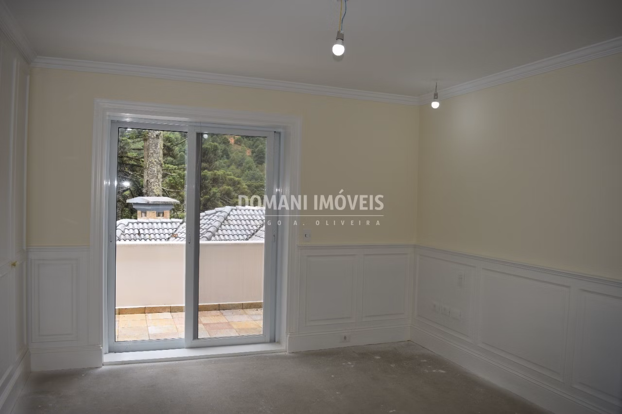 Casa de 3,190 m² em Campos do Jordão, SP