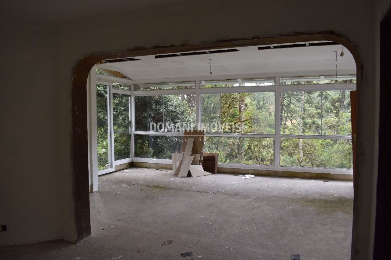 Casa de 3,190 m² em Campos do Jordão, SP