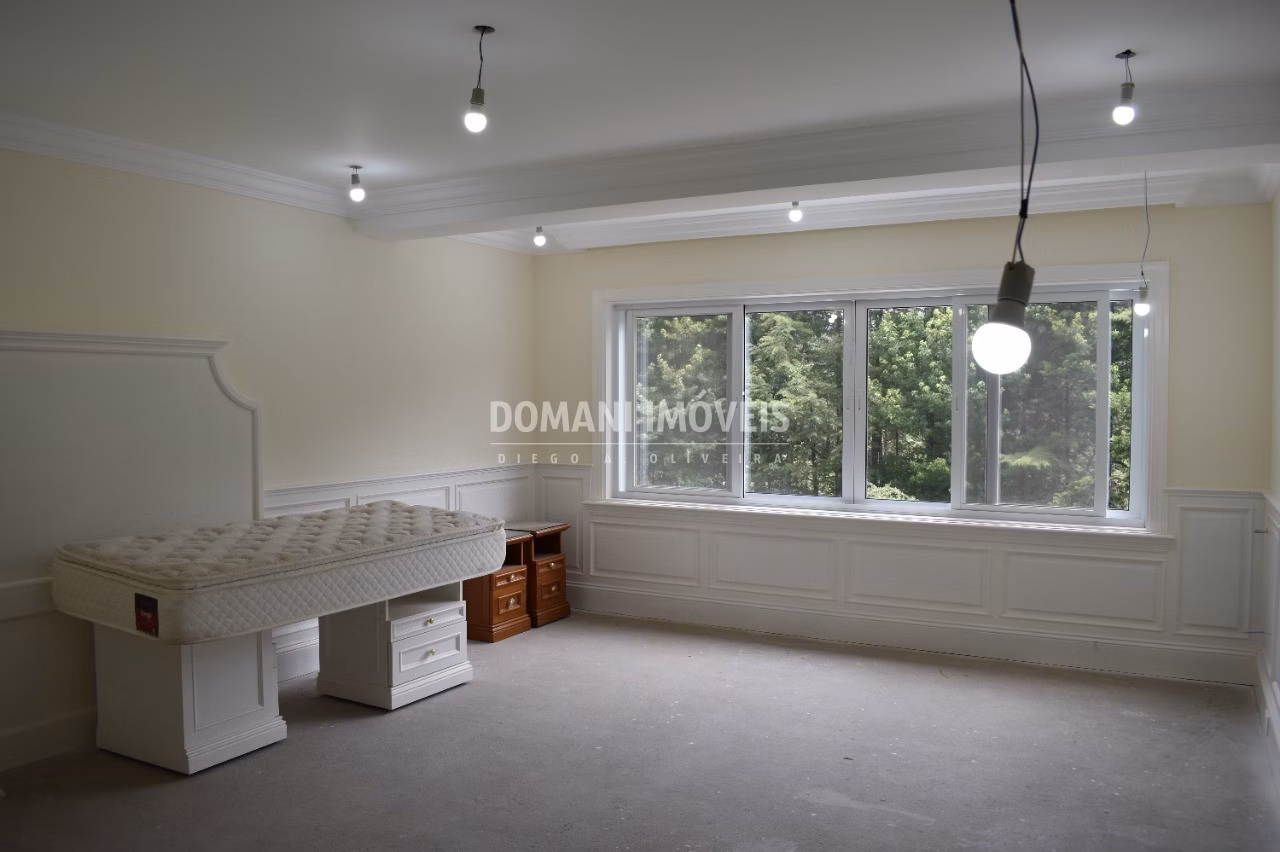 Casa de 3,190 m² em Campos do Jordão, SP