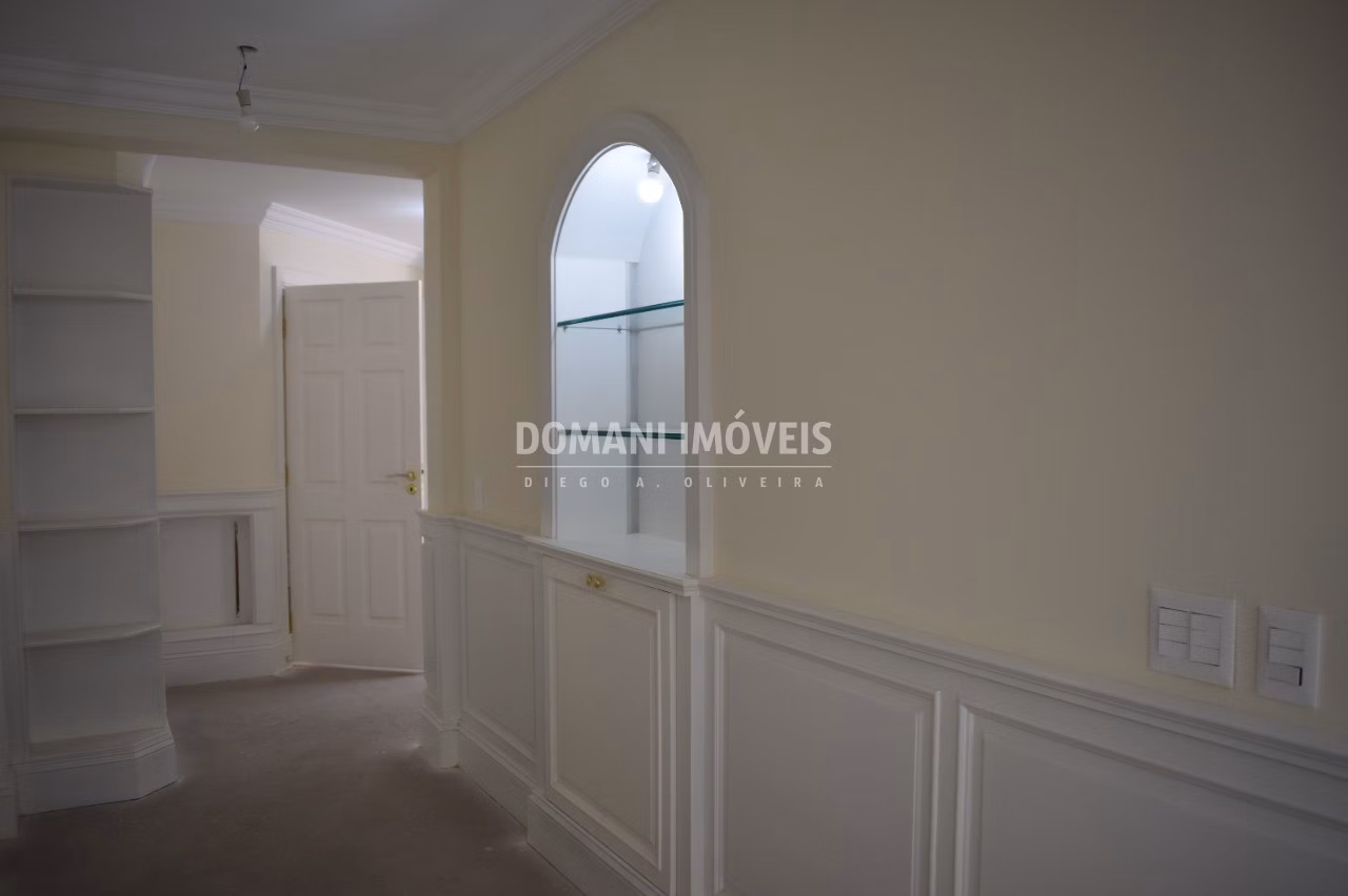 Casa de 3,190 m² em Campos do Jordão, SP