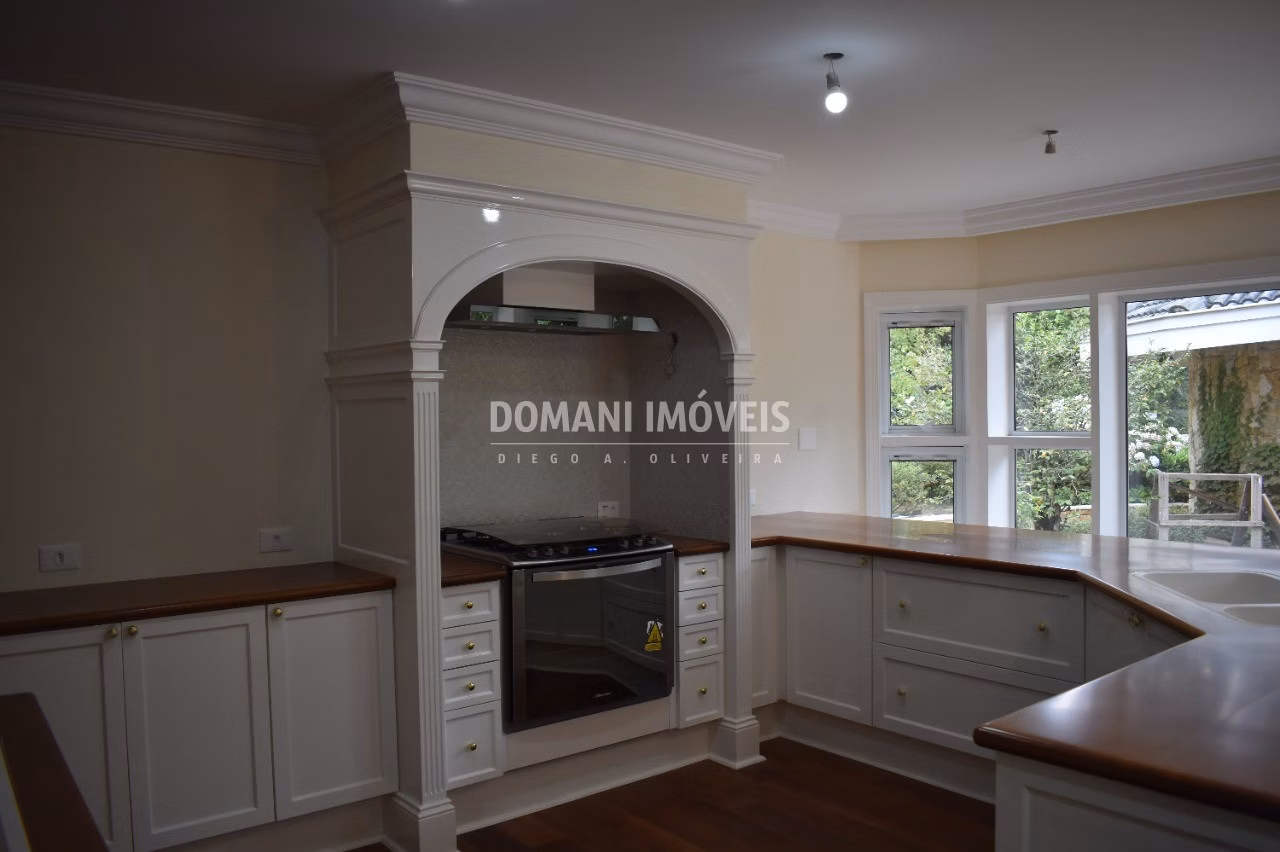 Casa de 3,190 m² em Campos do Jordão, SP