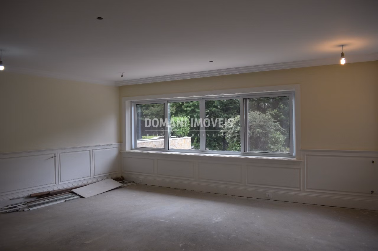Casa de 3,190 m² em Campos do Jordão, SP