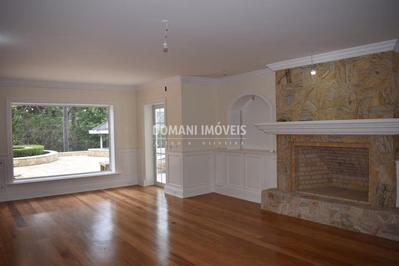 Casa de 3,190 m² em Campos do Jordão, SP