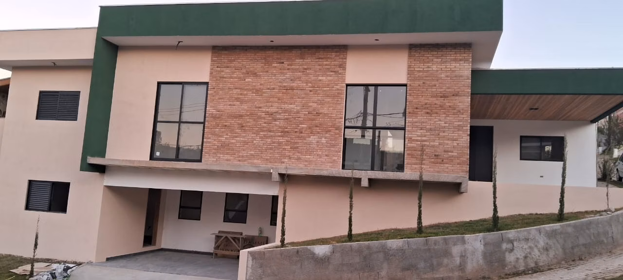 Casa de 300 m² em São José dos Campos, SP
