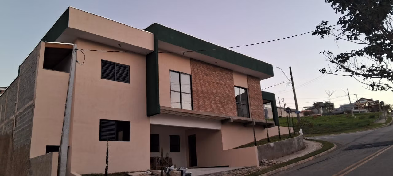 Casa de 300 m² em São José dos Campos, SP