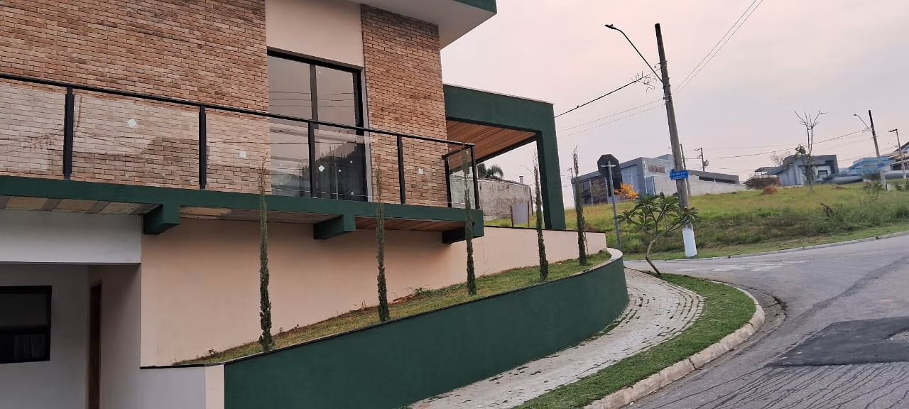 Casa de 300 m² em São José dos Campos, SP