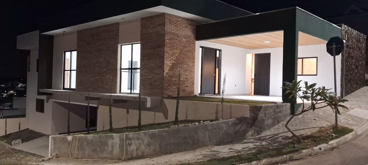 Casa de 300 m² em São José dos Campos, SP