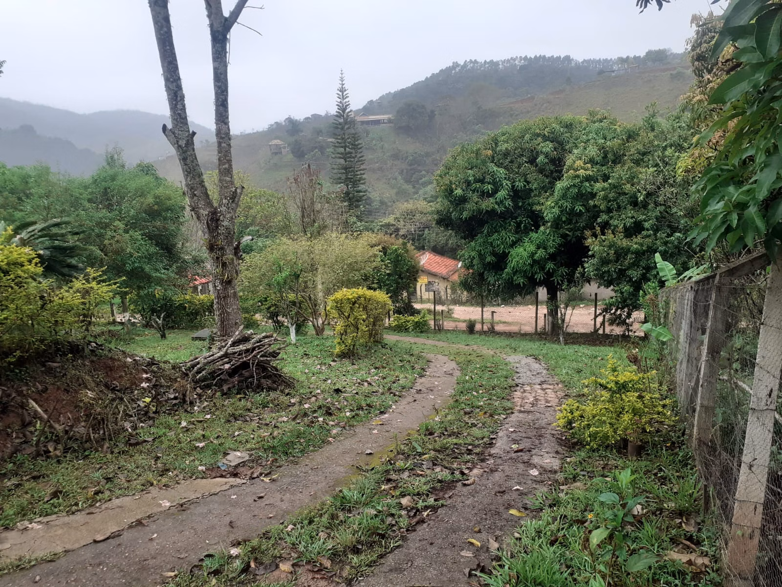Chácara de 1.387 m² em Paraibuna, SP