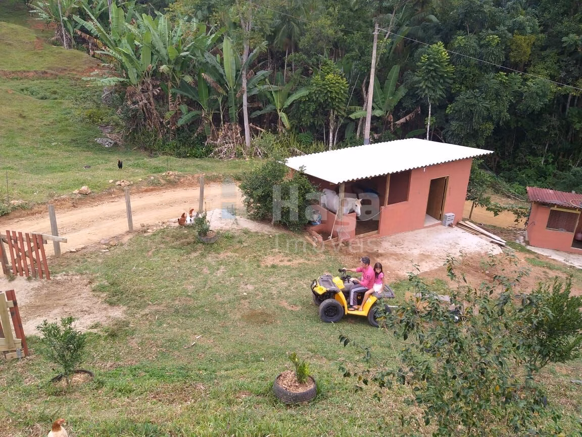Chácara de 2.300 m² em Águas Mornas, SC