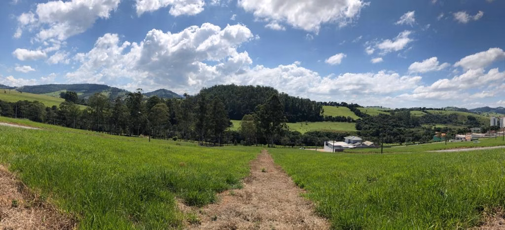 Terreno de 300 m² em Pouso Alegre, MG