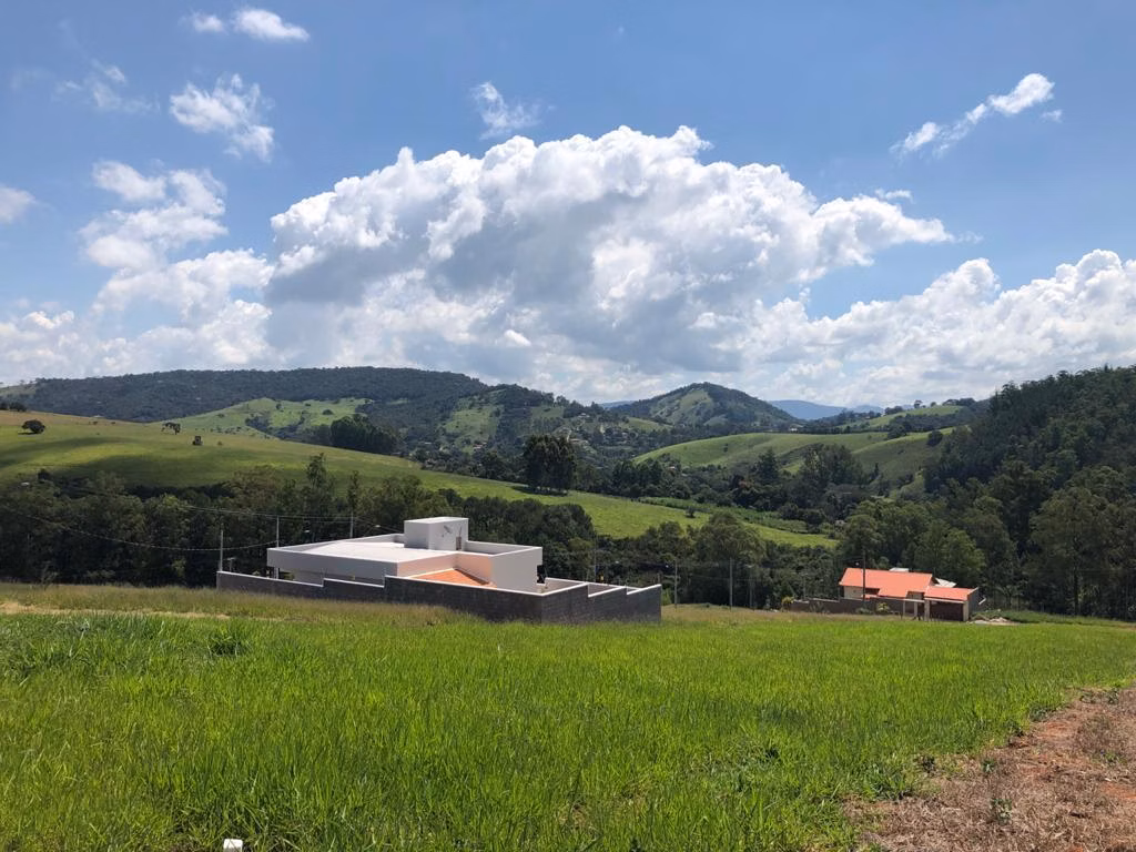 Terreno de 300 m² em Pouso Alegre, MG