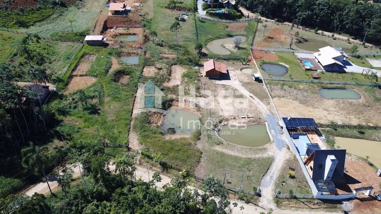 Terreno de 2.234 m² em Canelinha, SC