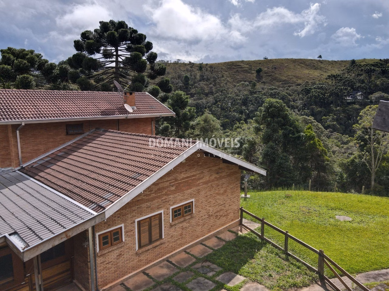 Casa de 2.260 m² em Campos do Jordão, SP