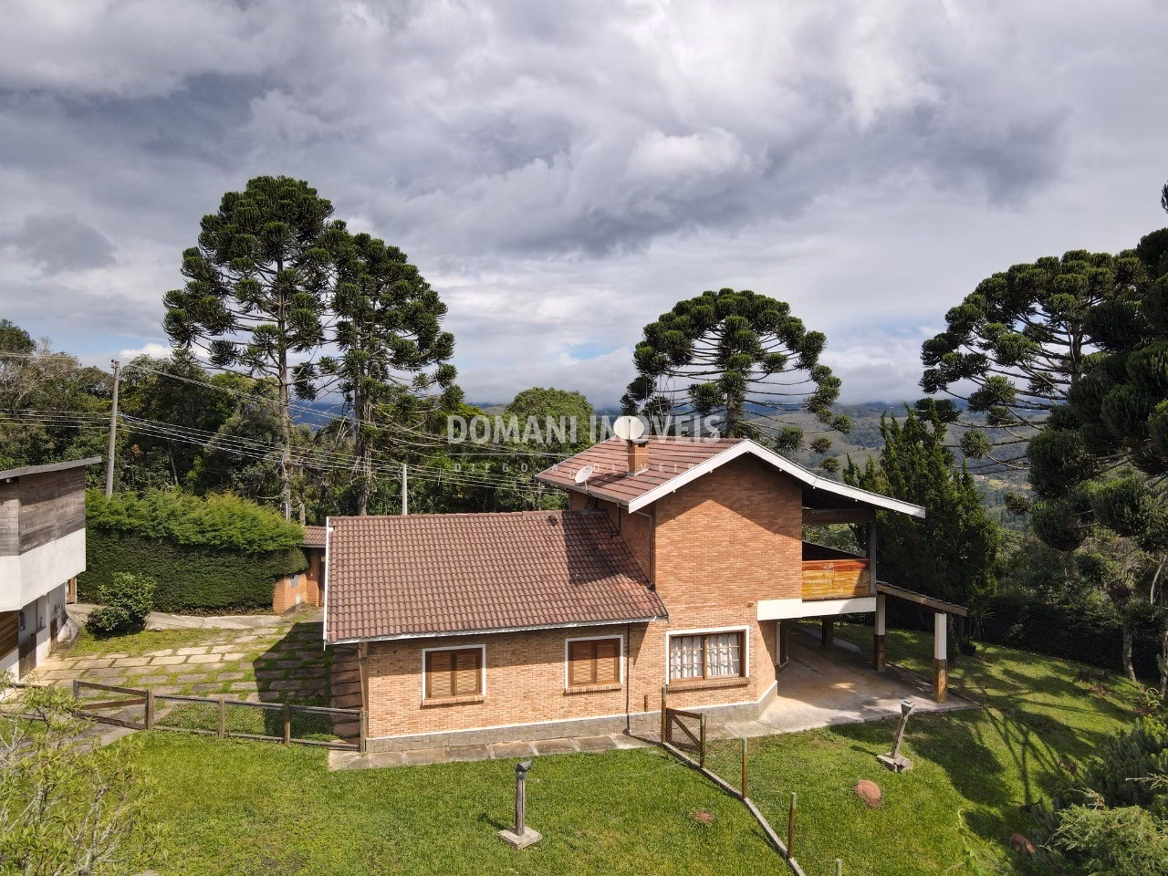Casa de 2.260 m² em Campos do Jordão, SP