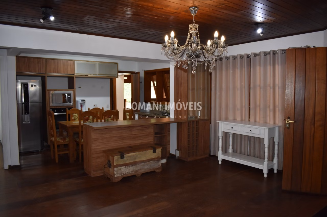 Casa de 2.260 m² em Campos do Jordão, SP
