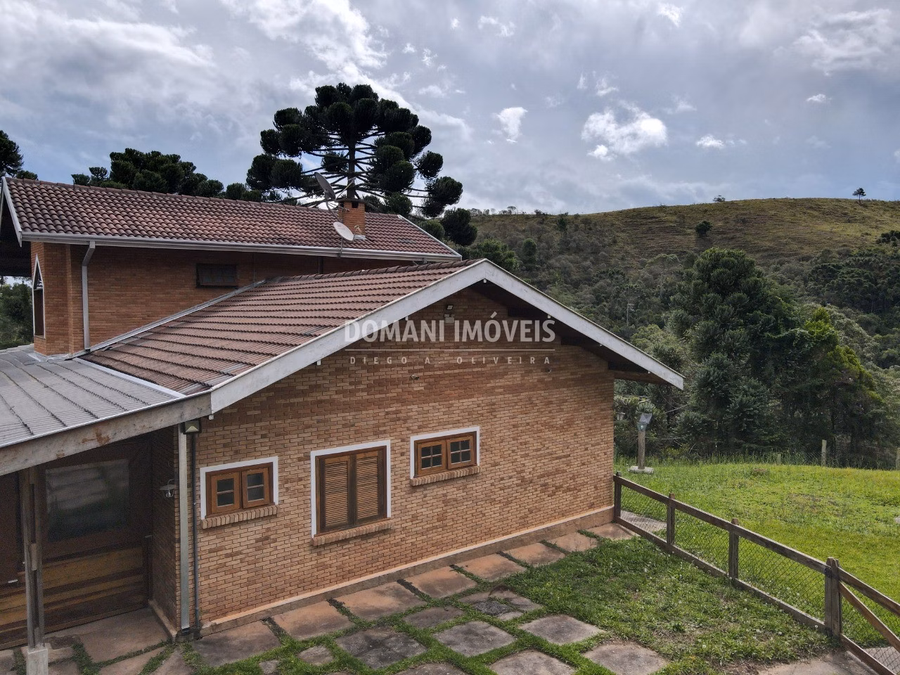 Casa de 2.260 m² em Campos do Jordão, SP