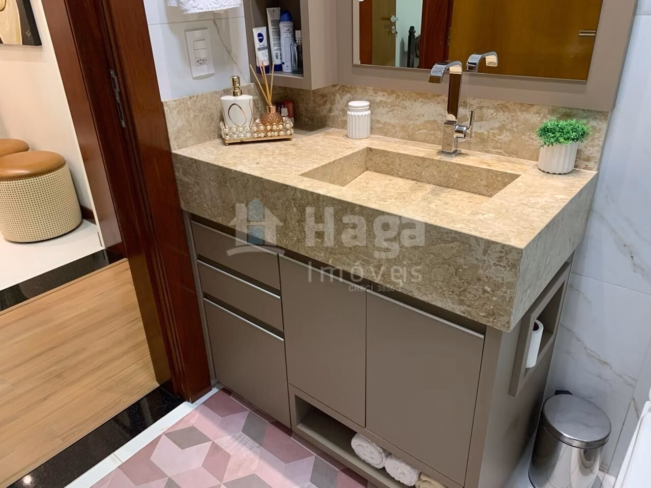 Casa de 450 m² em Brusque, SC