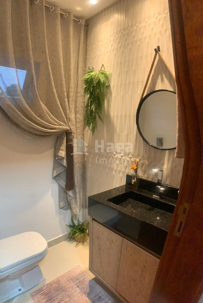 Casa de 450 m² em Brusque, SC