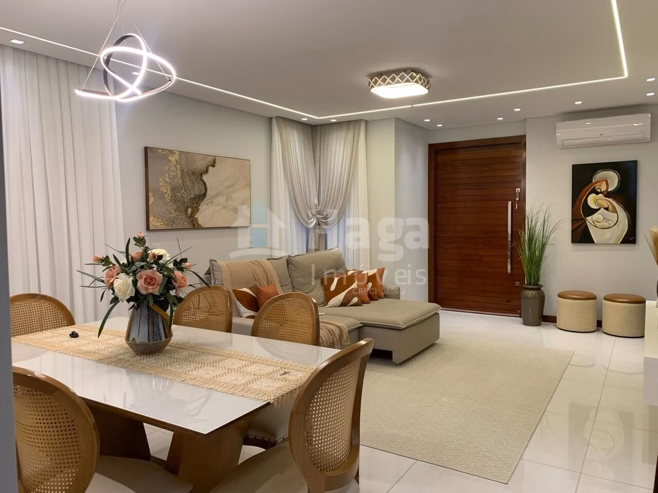 Casa de 450 m² em Brusque, SC