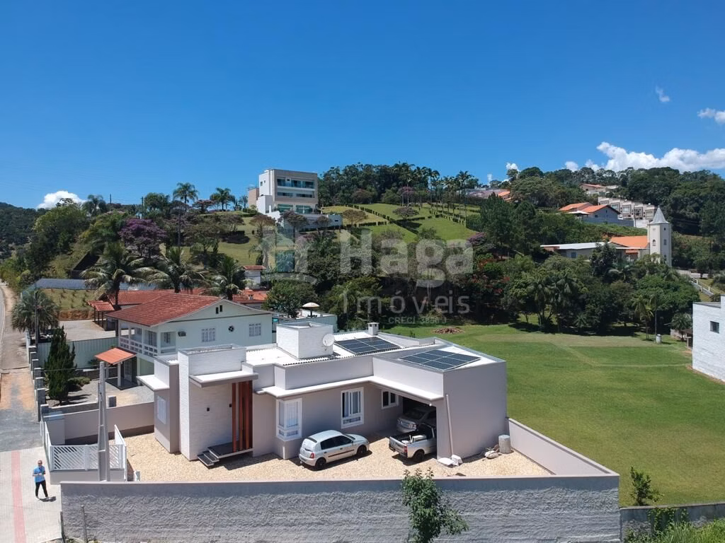 Casa de 450 m² em Brusque, SC