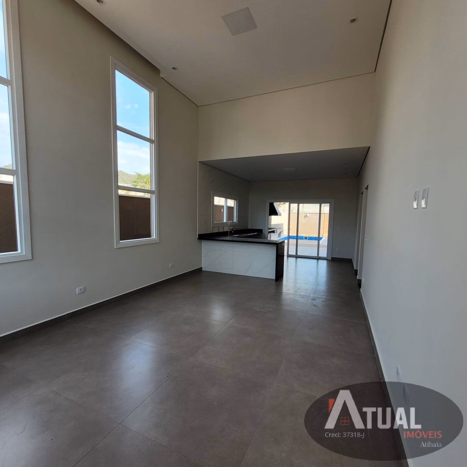 Casa de 360 m² em Atibaia, SP