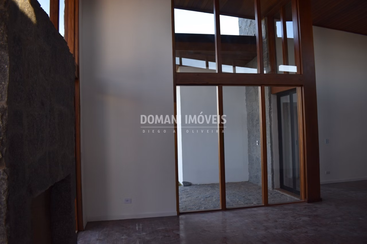 Casa de 1,120 m² em Campos do Jordão, SP