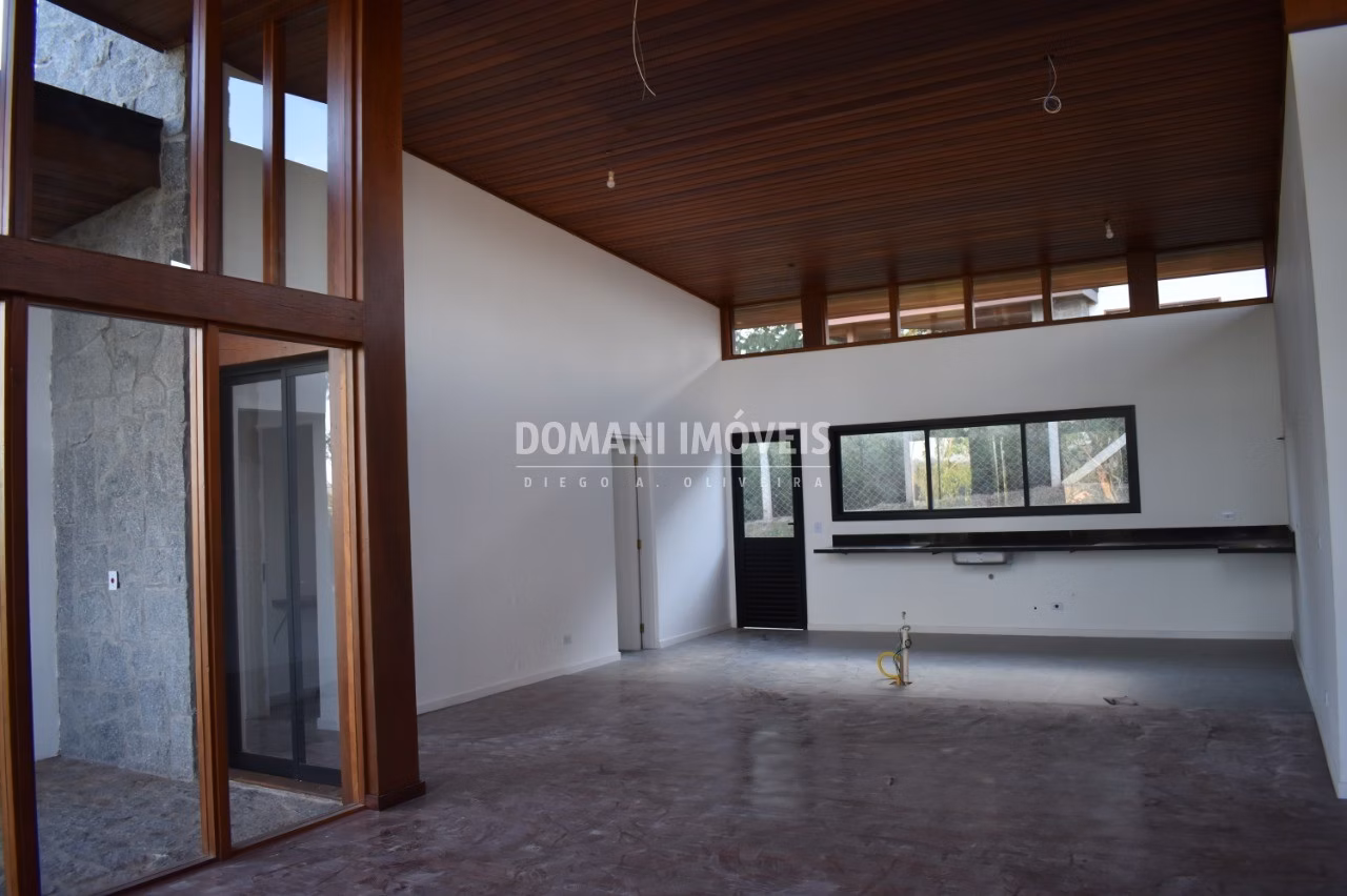 Casa de 1,120 m² em Campos do Jordão, SP