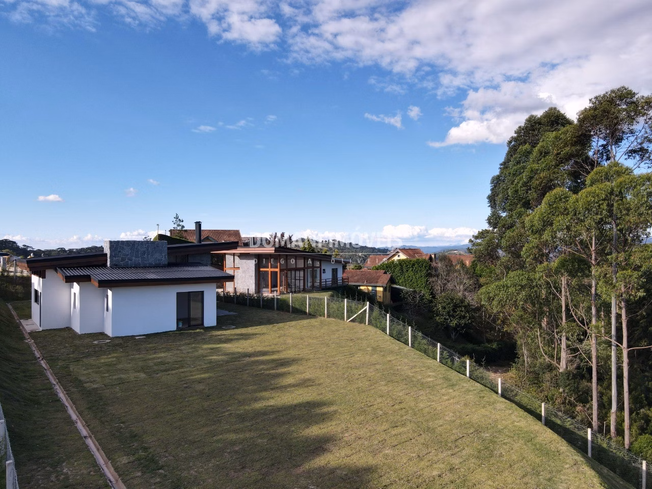 Casa de 1,120 m² em Campos do Jordão, SP
