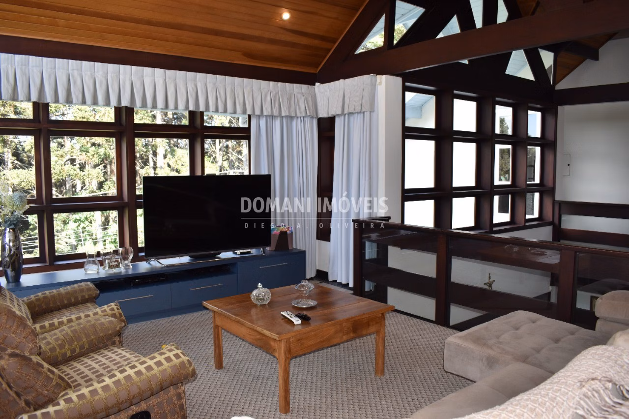 Casa de 2.180 m² em Campos do Jordão, SP