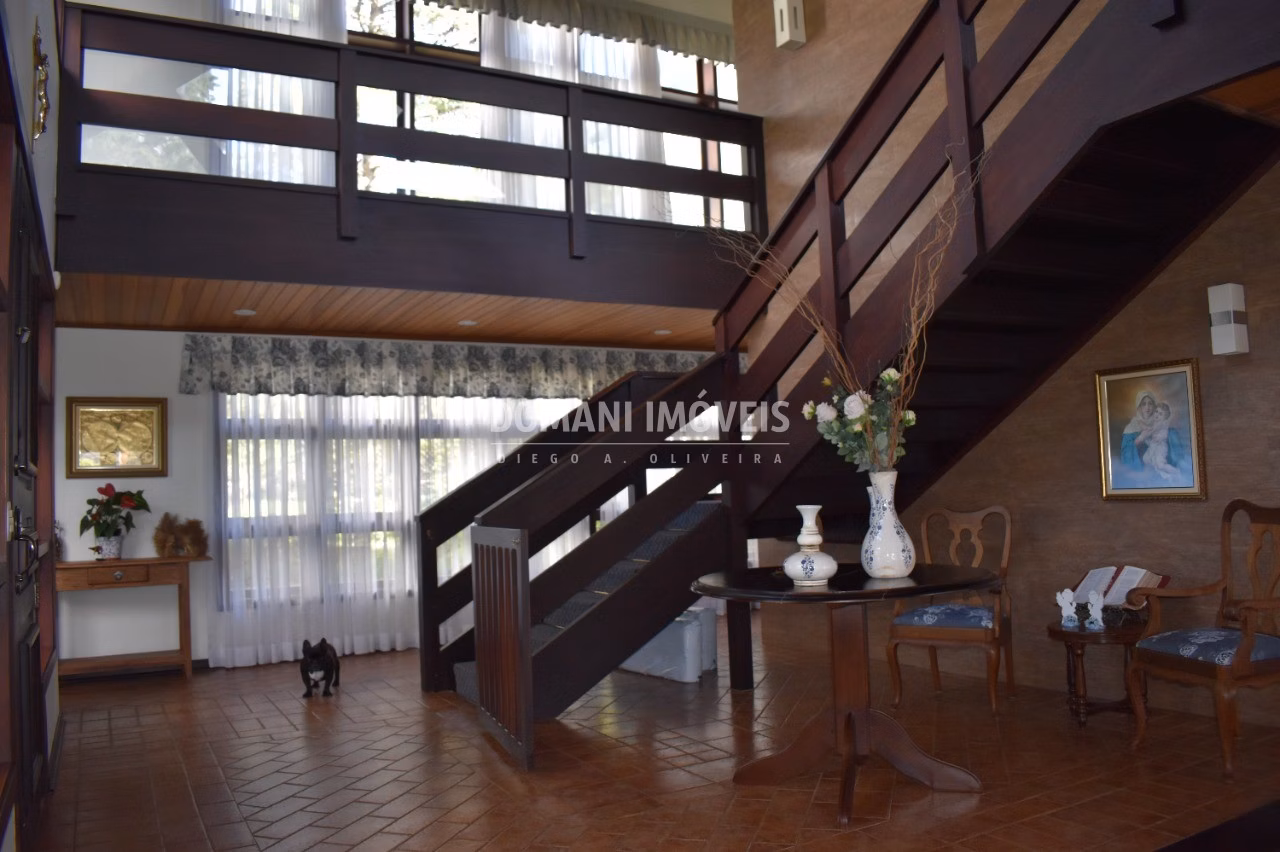 Casa de 2.180 m² em Campos do Jordão, SP