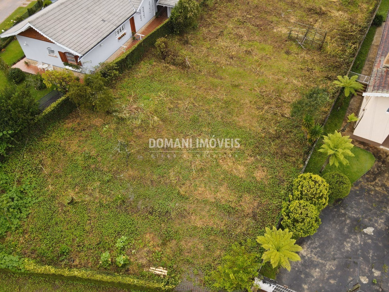 Terreno de 1,060 m² em Campos do Jordão, SP