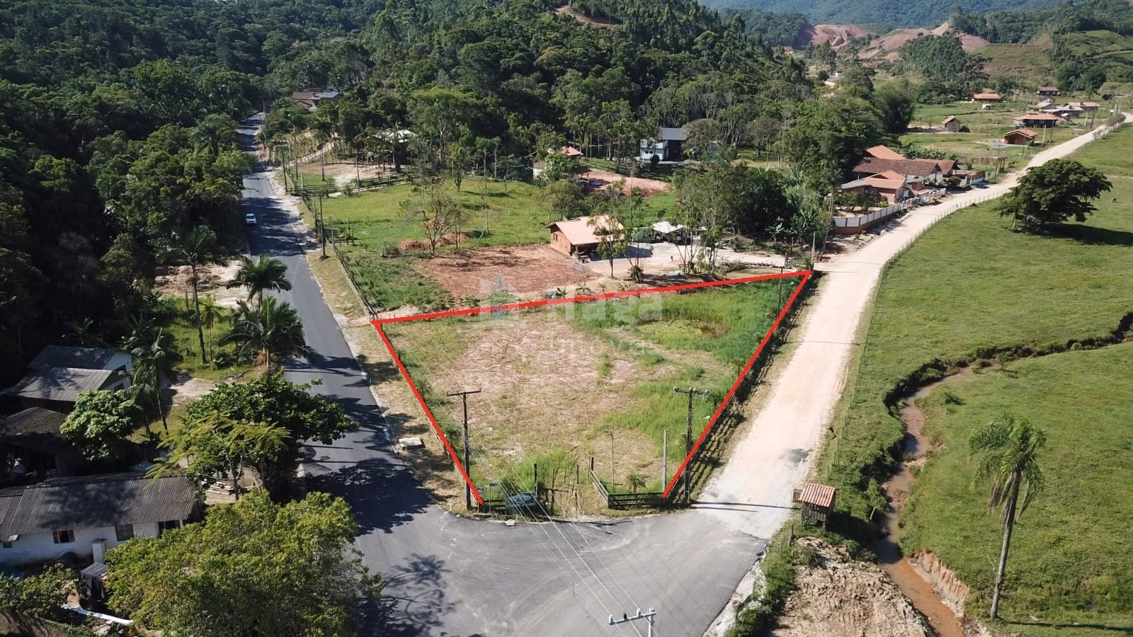 Terreno de 1.669 m² em Canelinha, SC