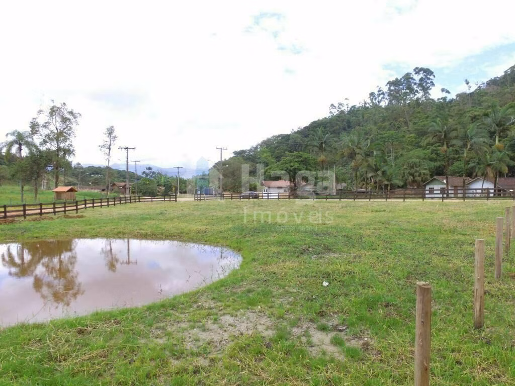 Terreno de 1.669 m² em Canelinha, SC