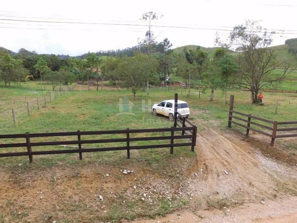 Terreno de 1.669 m² em Canelinha, SC