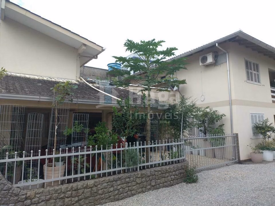 Casa de 198 m² em Brusque, SC