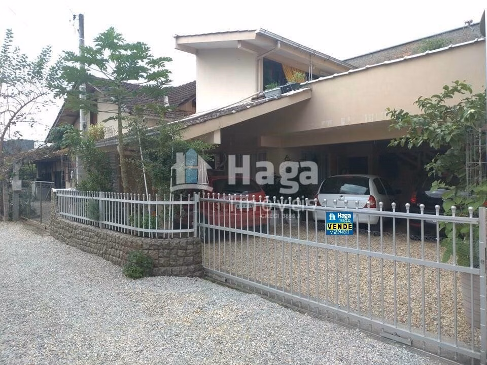 Casa de 198 m² em Brusque, SC