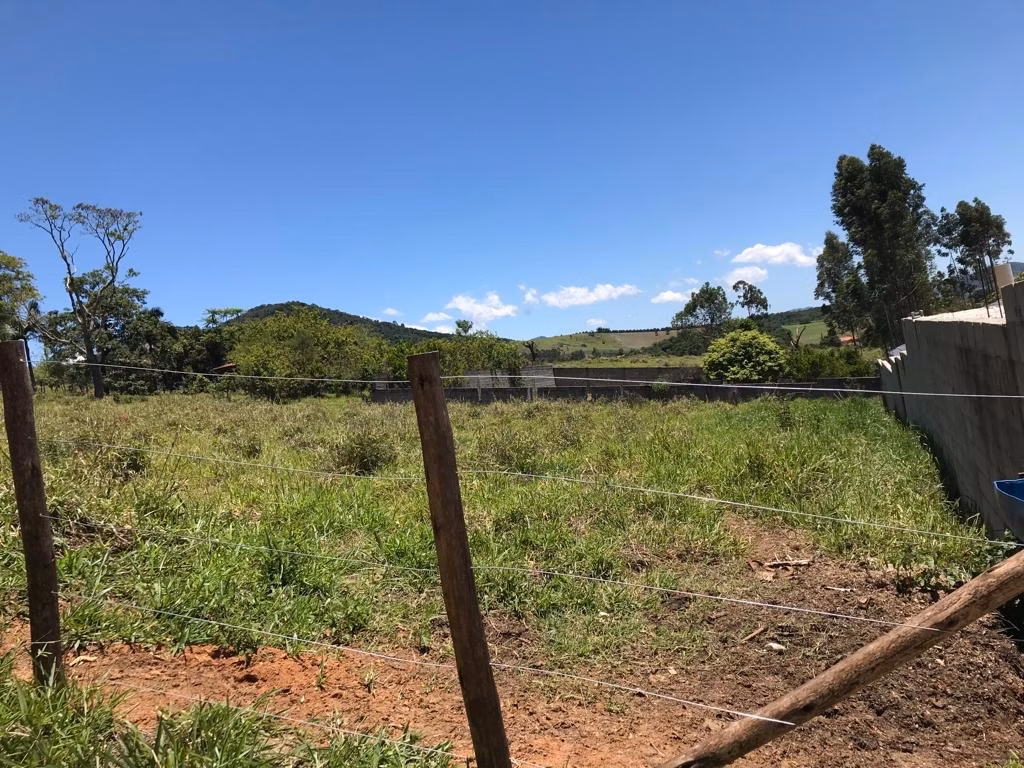 Terreno de 2.700 m² em Paraibuna, SP
