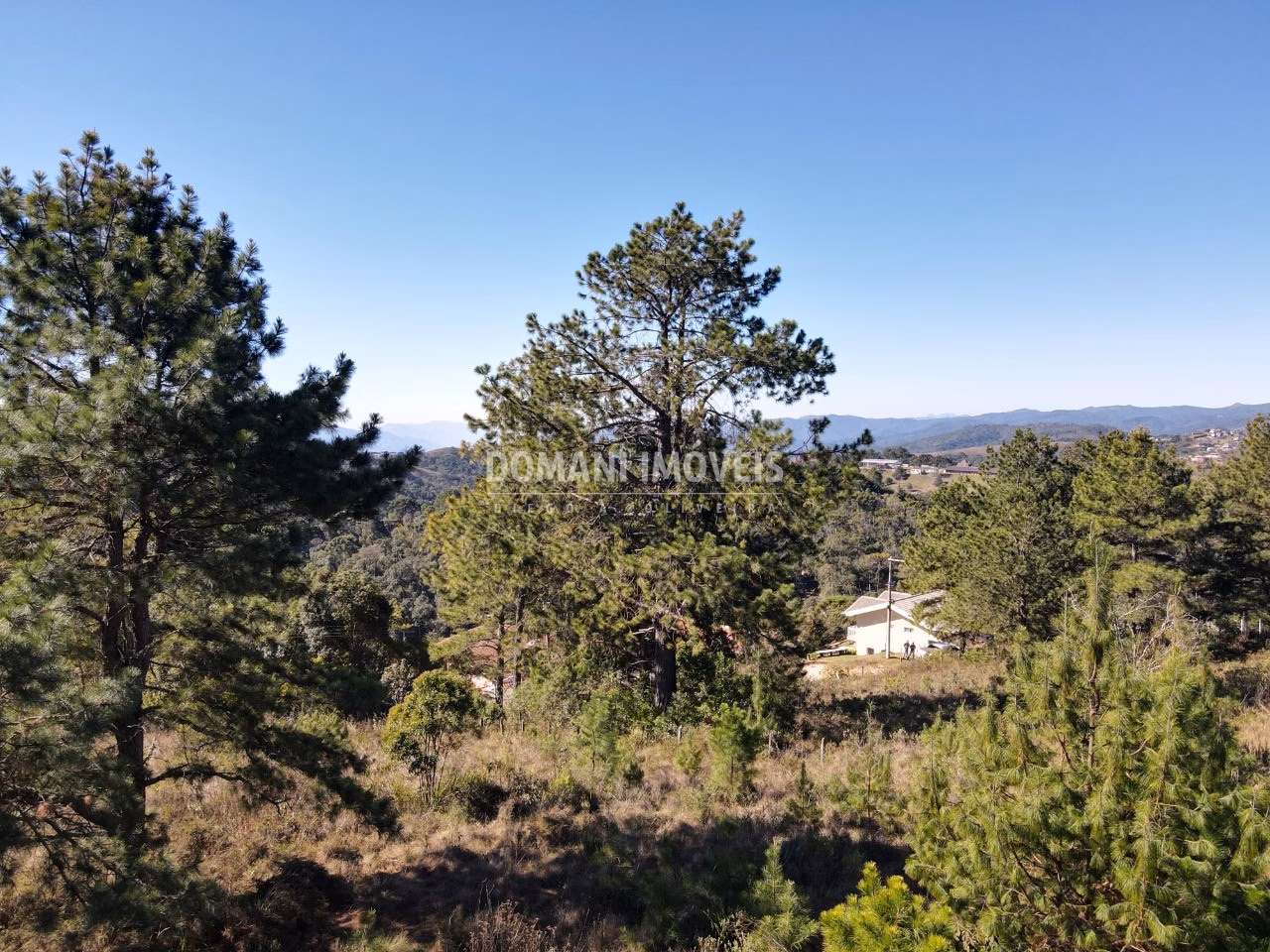 Terreno de 1.470 m² em Campos do Jordão, SP