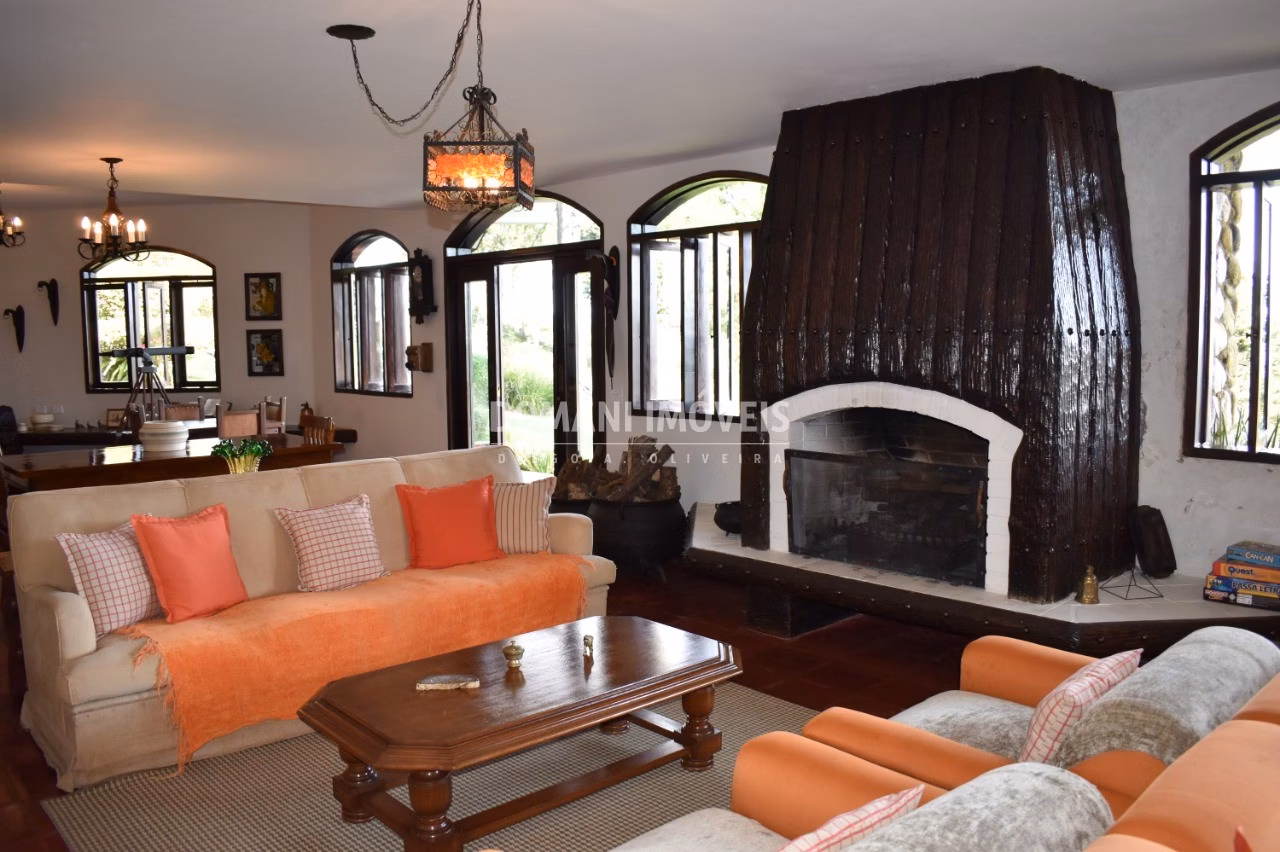 Casa de 5.570 m² em Campos do Jordão, SP