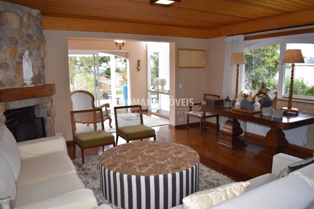 Casa de 2.730 m² em Campos do Jordão, SP