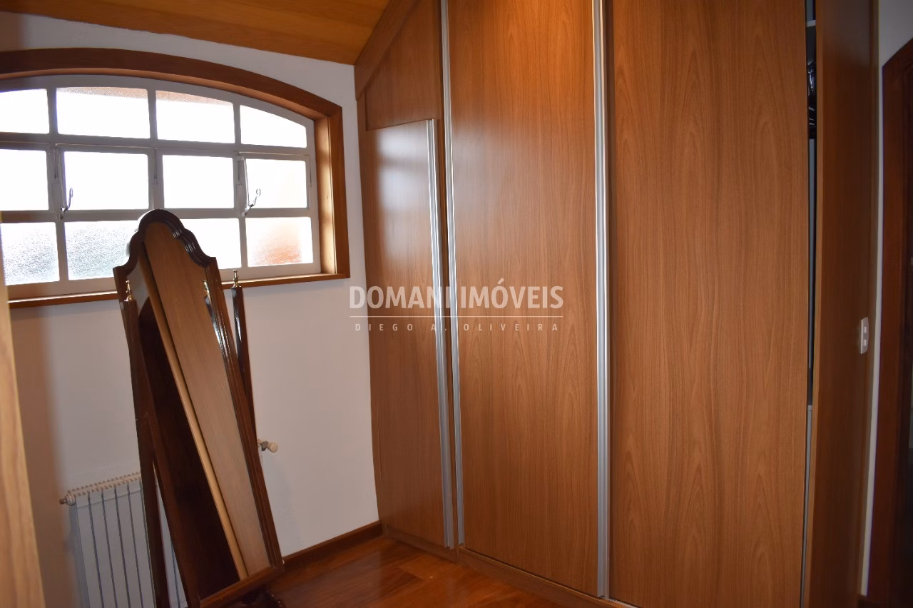 Casa de 2.730 m² em Campos do Jordão, SP