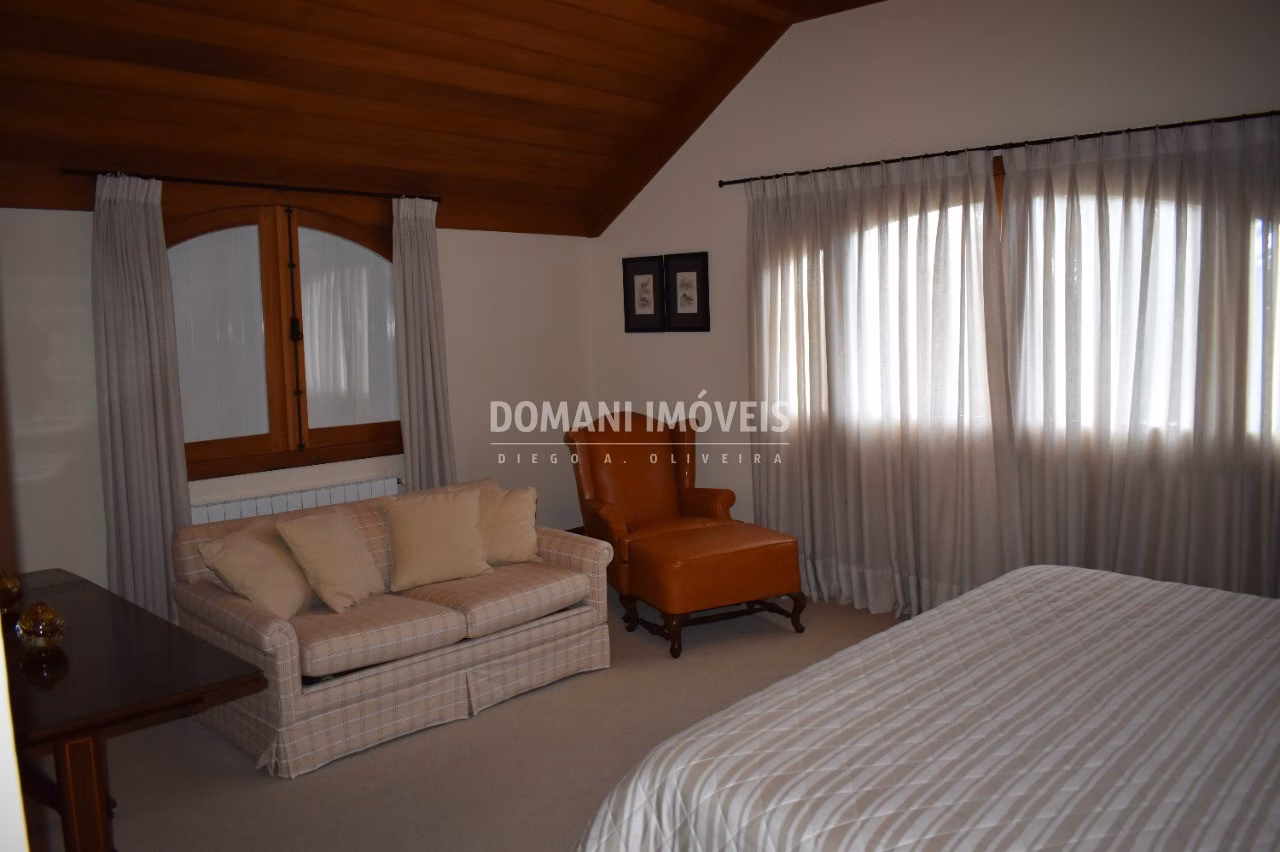 Casa de 2.730 m² em Campos do Jordão, SP
