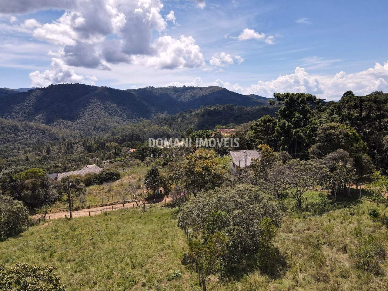 Terreno de 1,160 m² em Campos do Jordão, SP