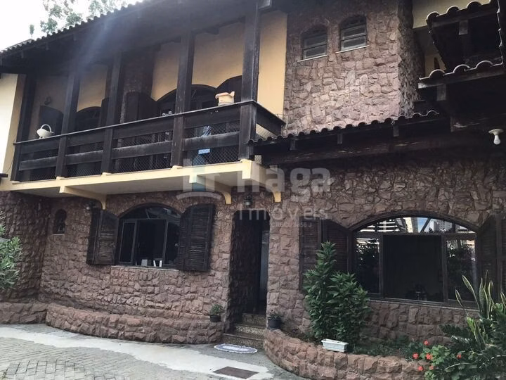 Casa de 626 m² em Itajaí, SC
