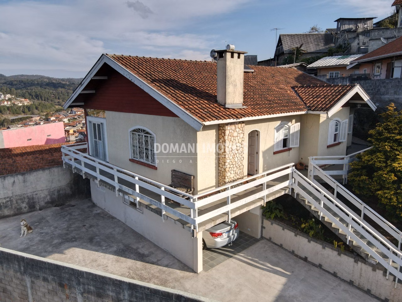 Casa de 385 m² em Campos do Jordão, SP