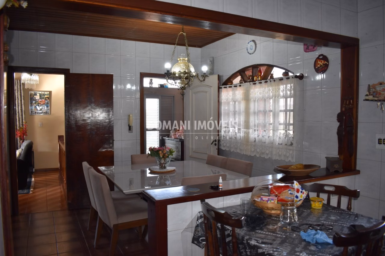 Casa de 385 m² em Campos do Jordão, SP